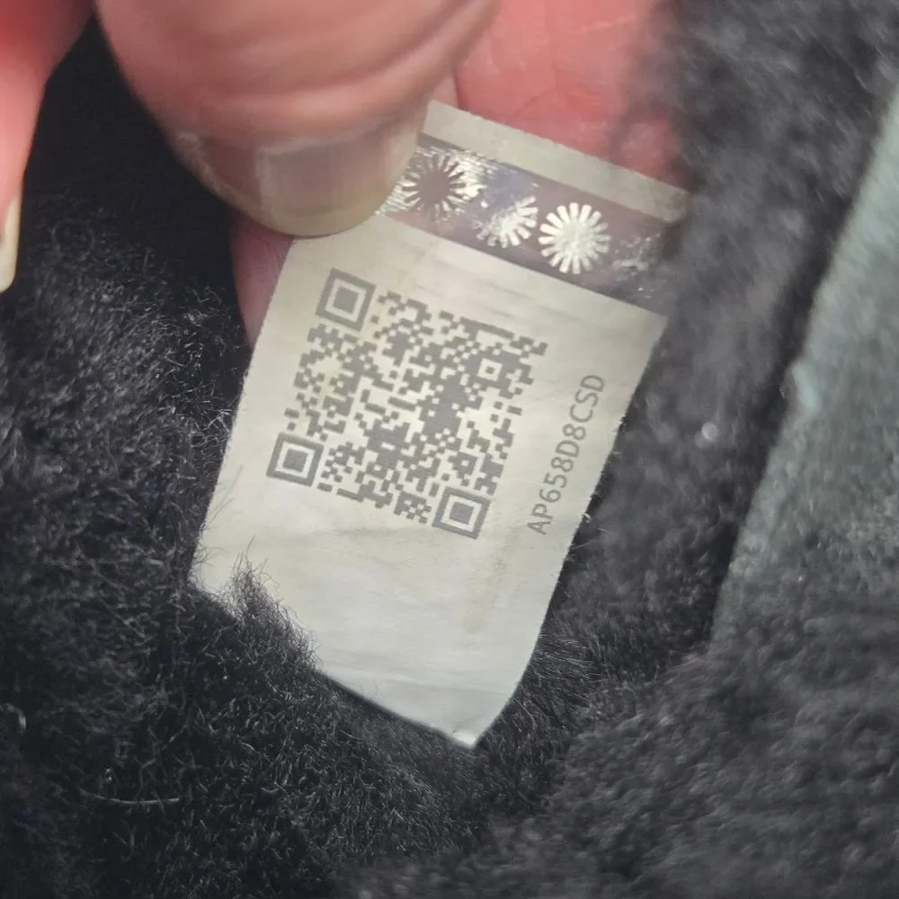 UGG bailey button